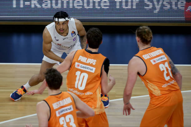 季表现上增 季表现上增